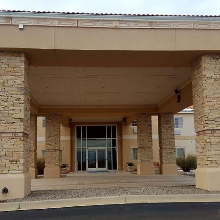 Baymont By Wyndham Belen Nm Hotel Bagian luar foto