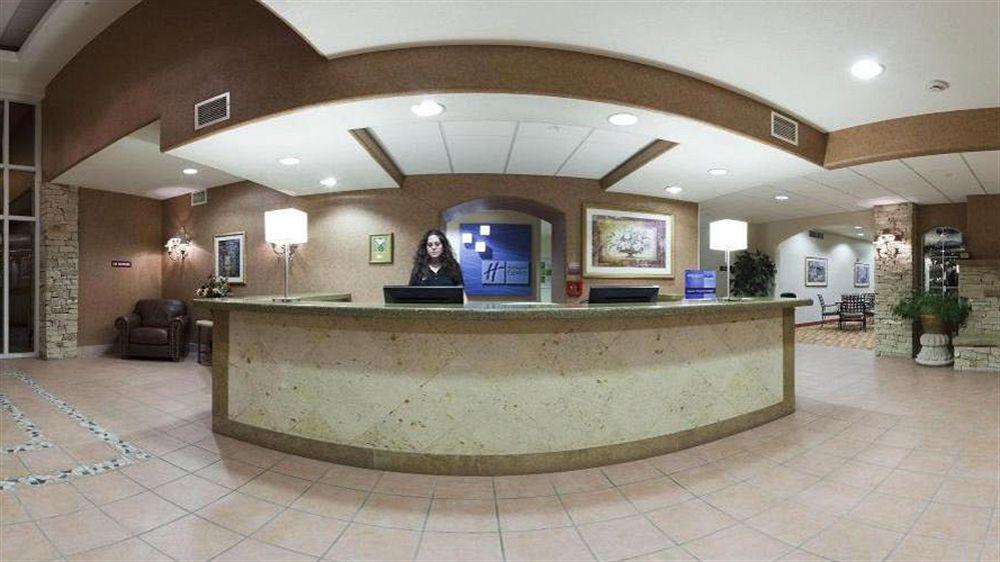 Baymont By Wyndham Belen Nm Hotel Bagian luar foto