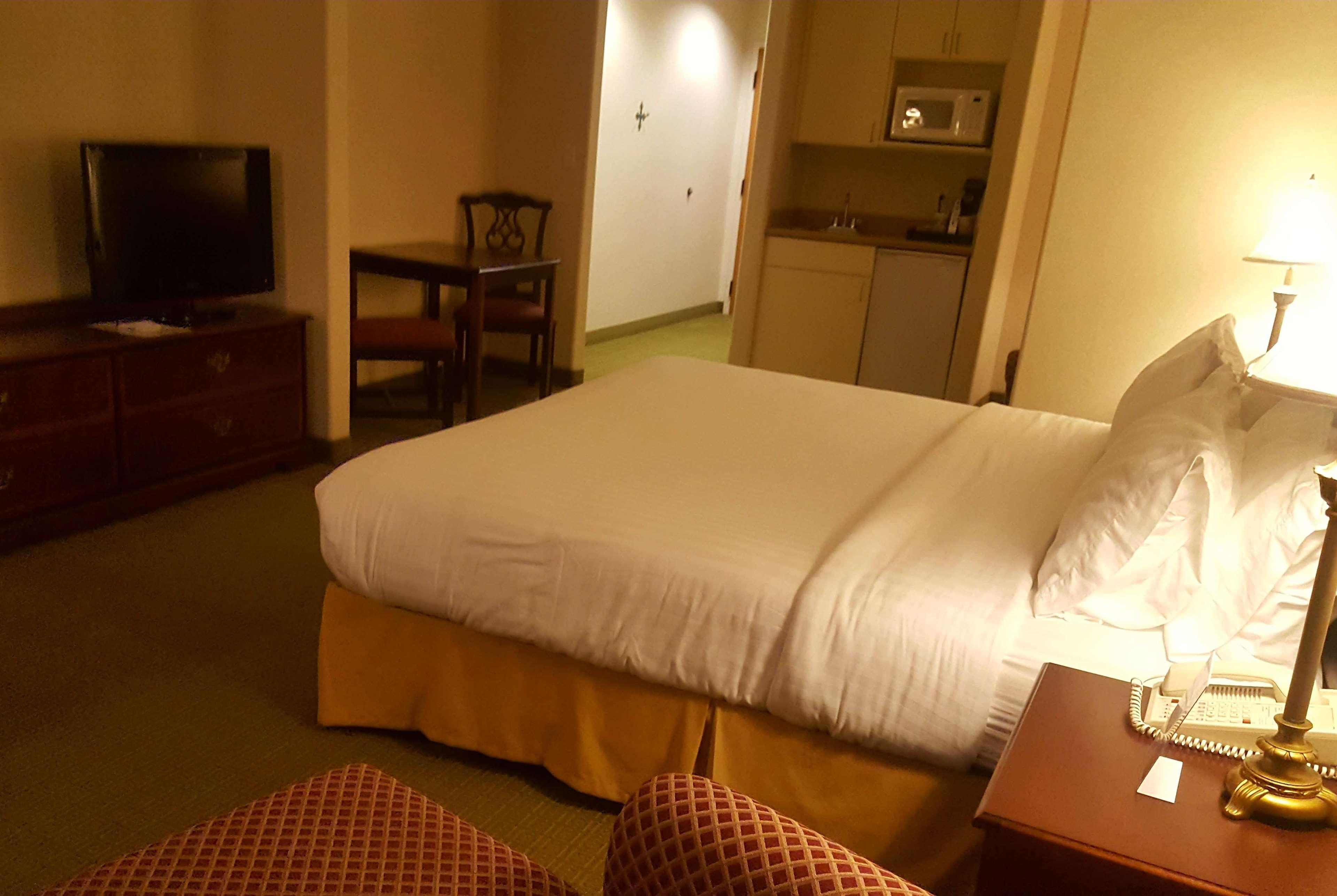 Baymont By Wyndham Belen Nm Hotel Bagian luar foto