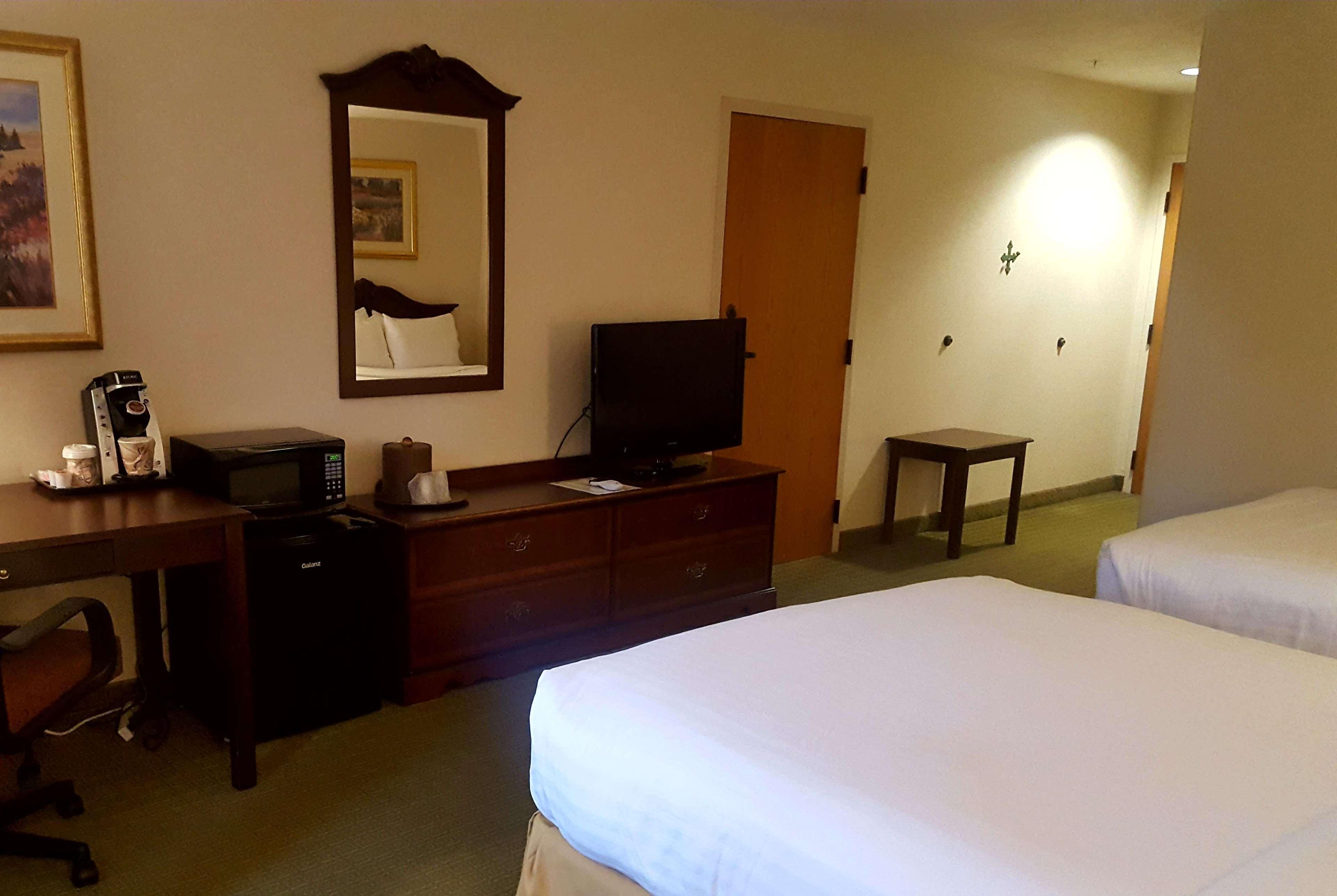 Baymont By Wyndham Belen Nm Hotel Bagian luar foto