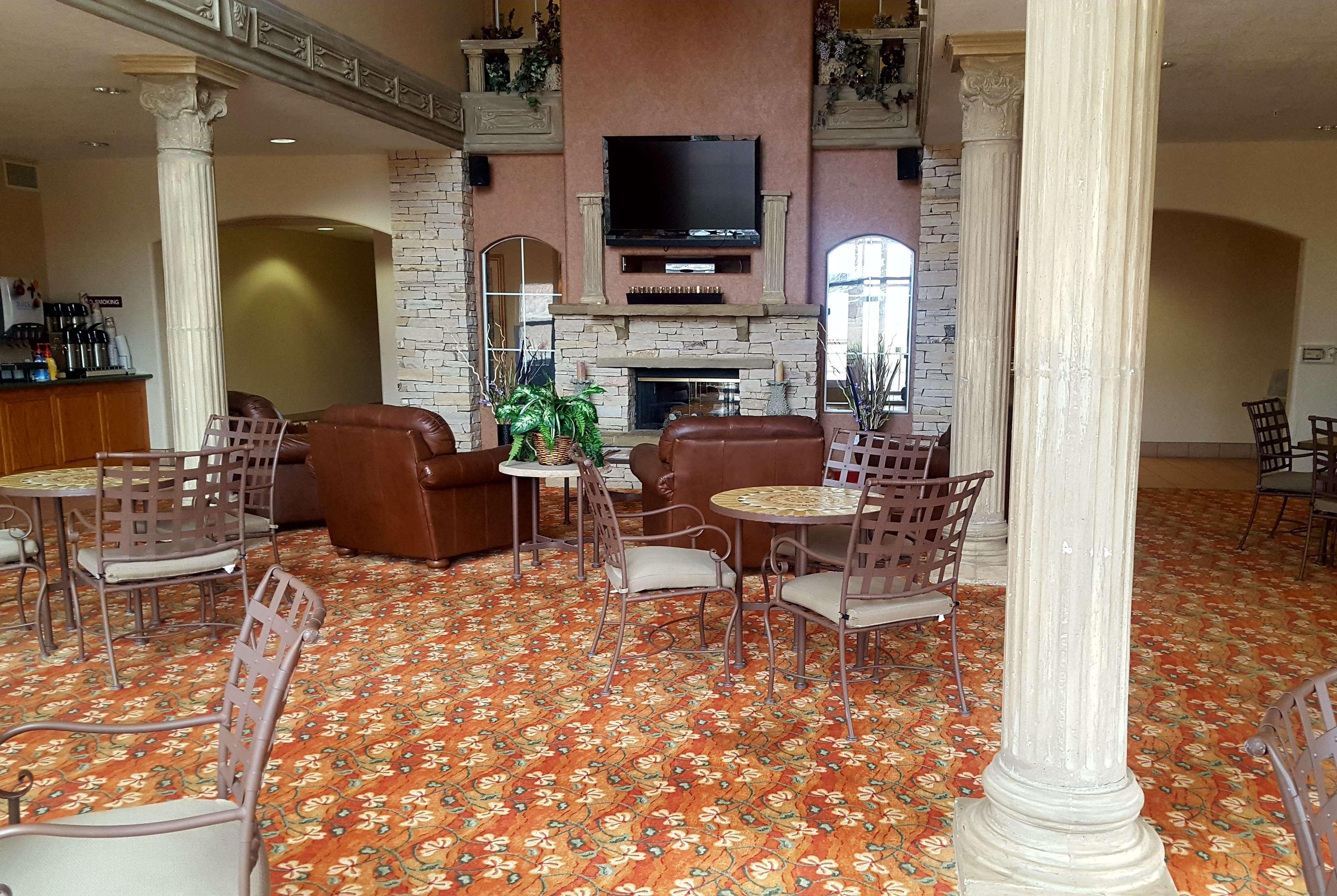 Baymont By Wyndham Belen Nm Hotel Bagian luar foto