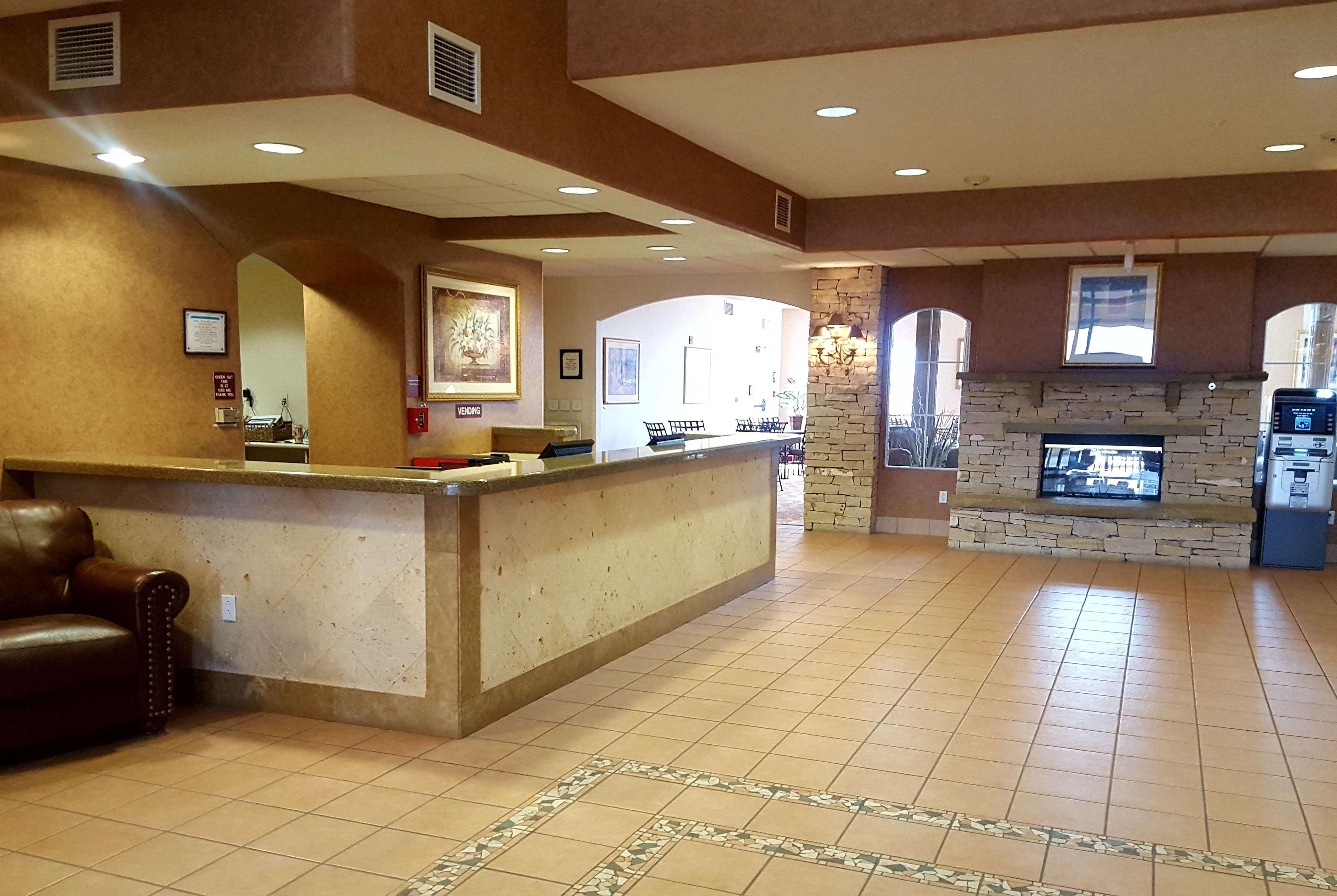 Baymont By Wyndham Belen Nm Hotel Bagian luar foto