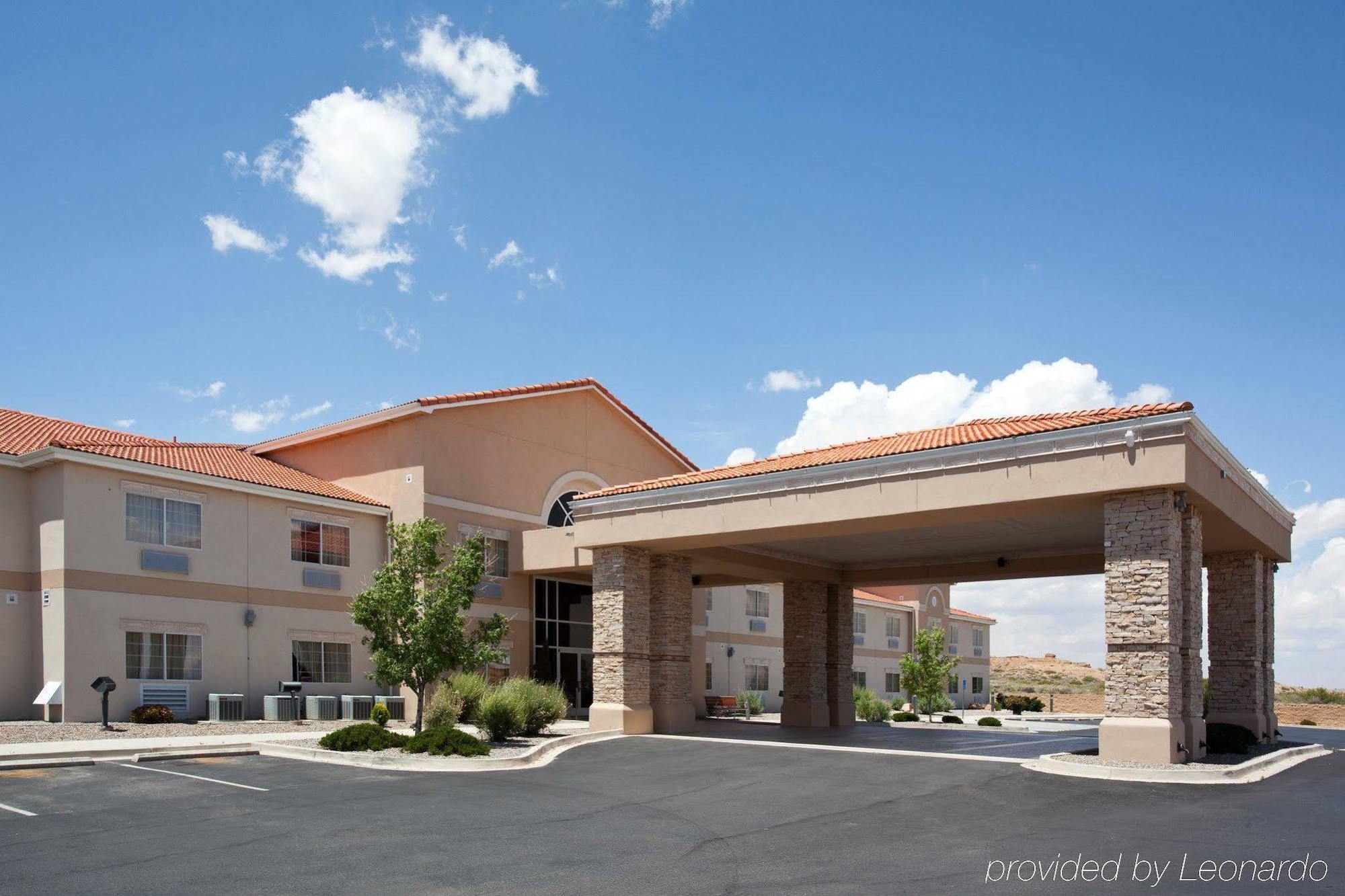 Baymont By Wyndham Belen Nm Hotel Bagian luar foto