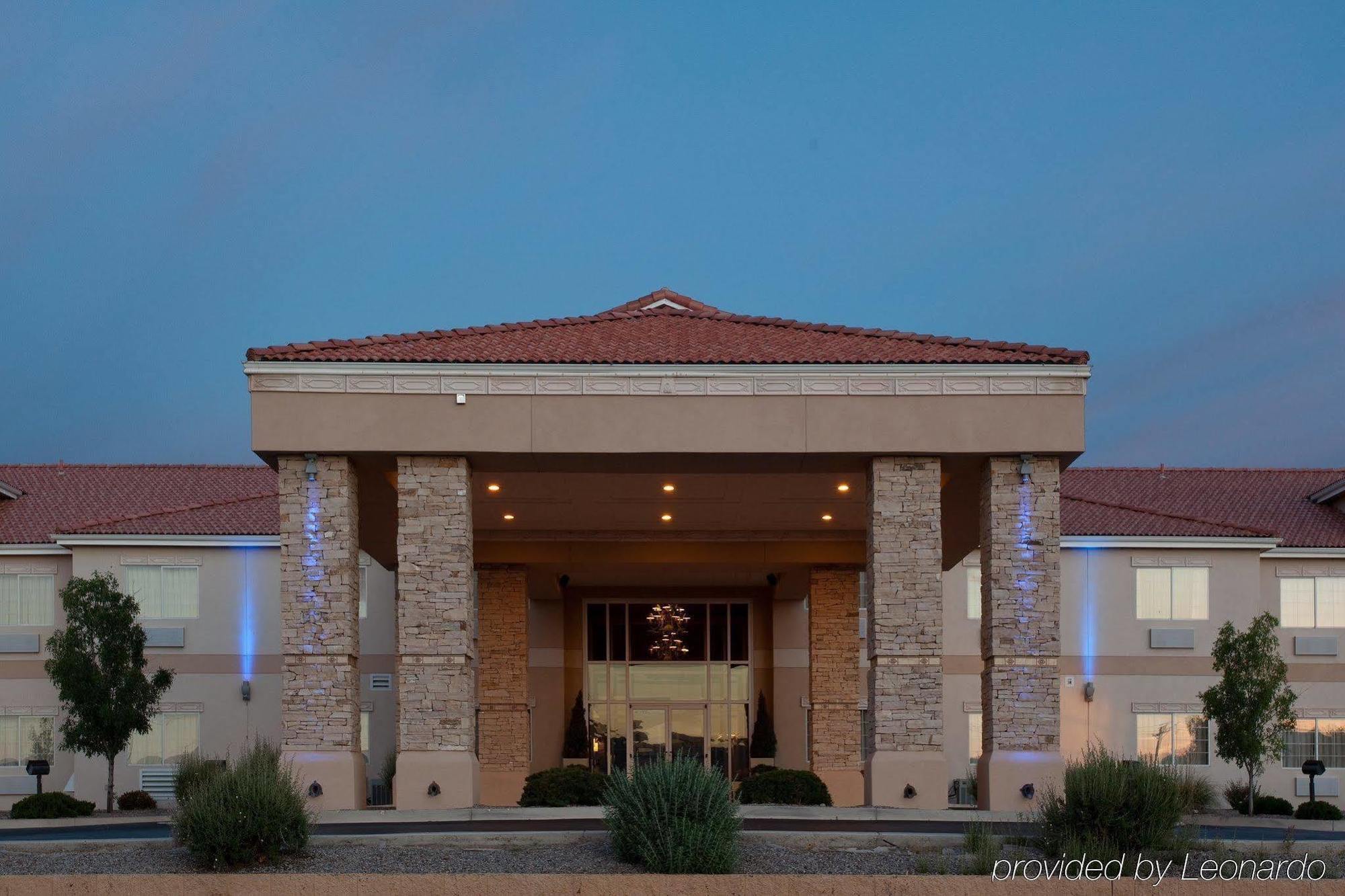 Baymont By Wyndham Belen Nm Hotel Bagian luar foto