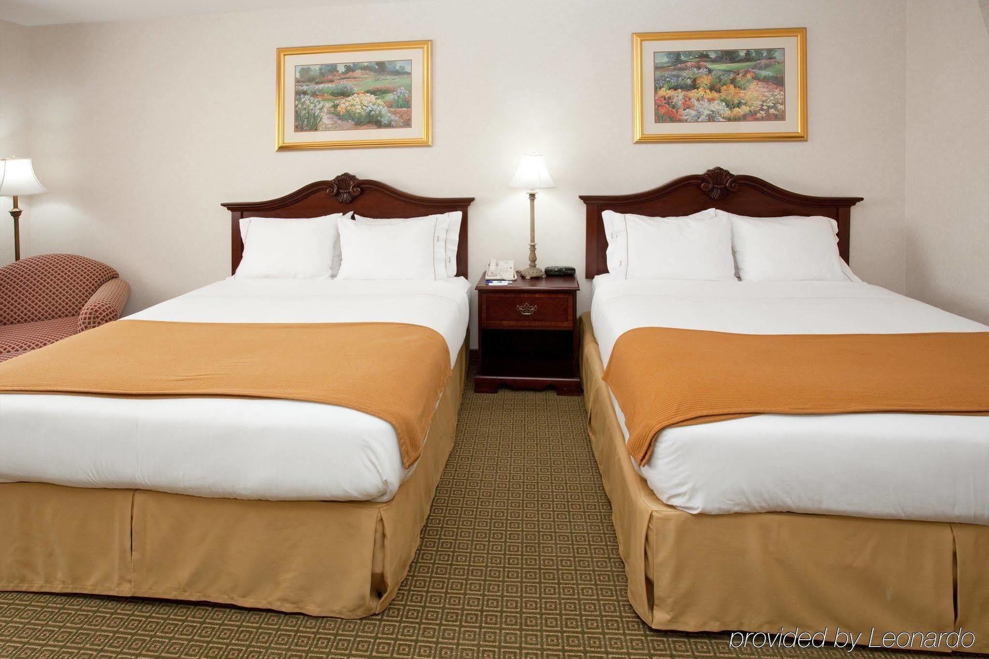 Baymont By Wyndham Belen Nm Hotel Bagian luar foto