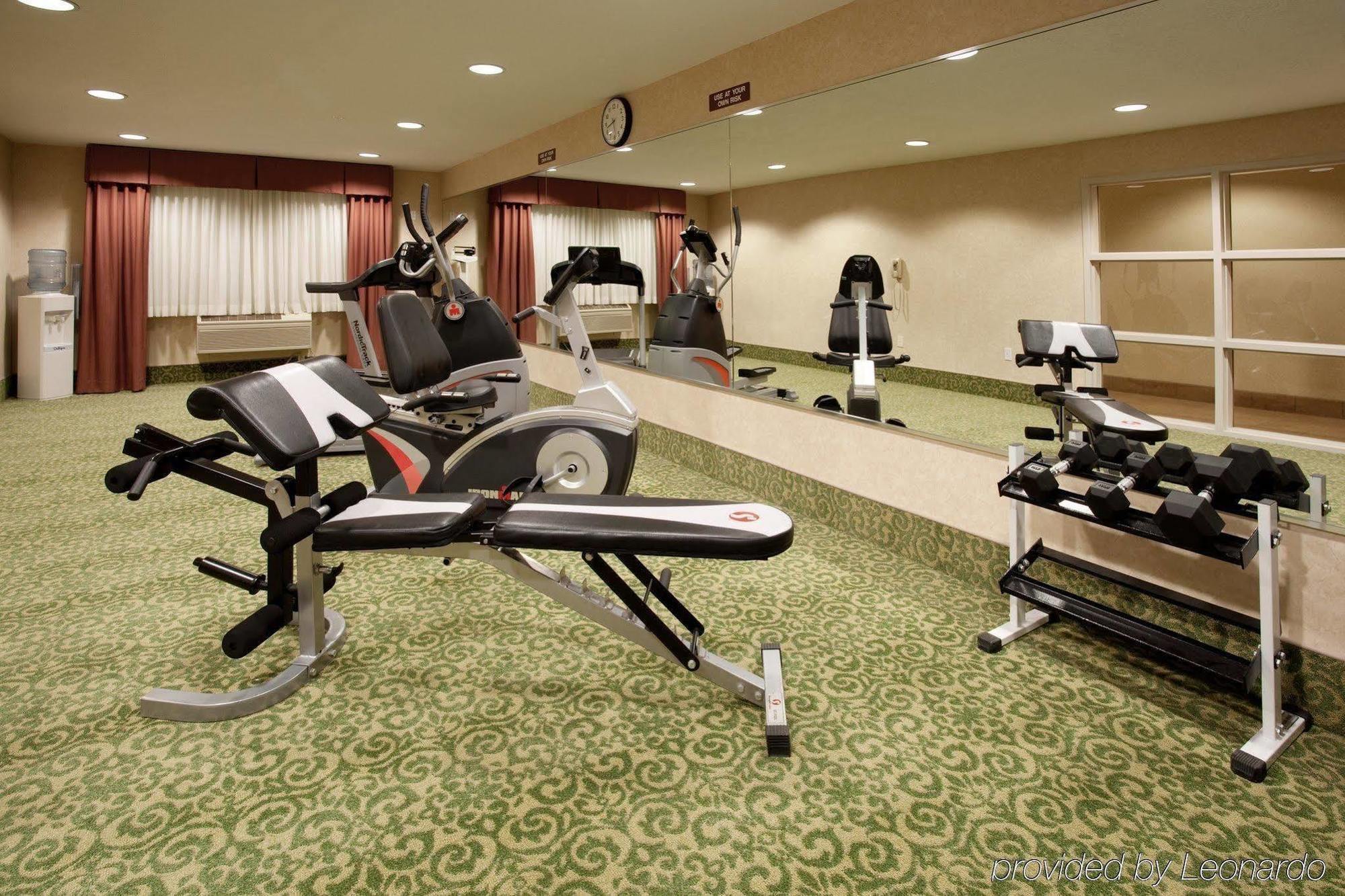 Baymont By Wyndham Belen Nm Hotel Bagian luar foto